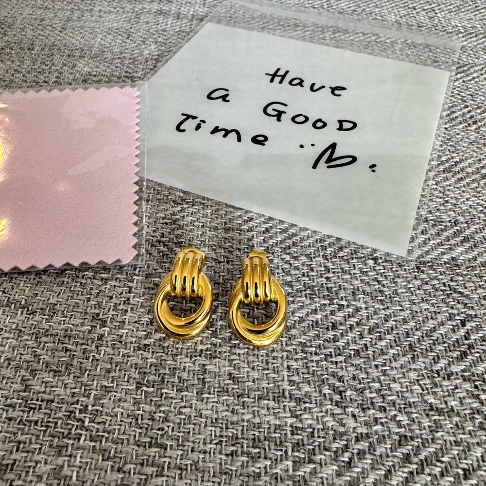 Elegant Gold Hoop Earrings - Picture 6 of 15